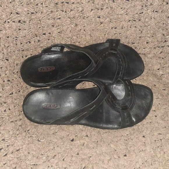KEEN-Black Leather Sandals-Cut-Out-5488-Mini Wedge-Sz 10-Excellent - Picture 6 of 7